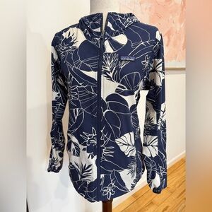 Patagonia Women's Blue and White Leaf Print Jacket